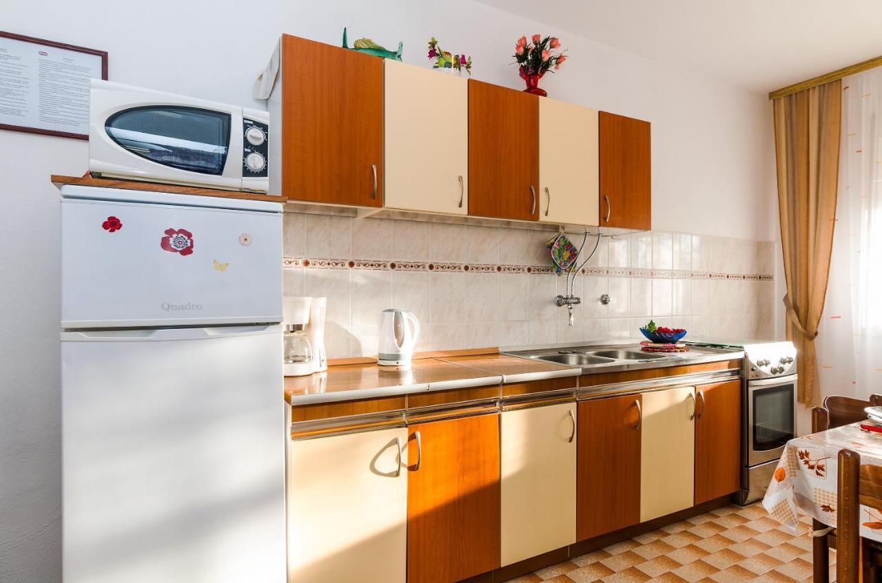 Apartments For Families With Children Privlaka, Zadar - 5747 Bagian luar foto