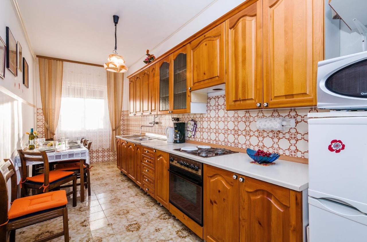 Apartments For Families With Children Privlaka, Zadar - 5747 Bagian luar foto