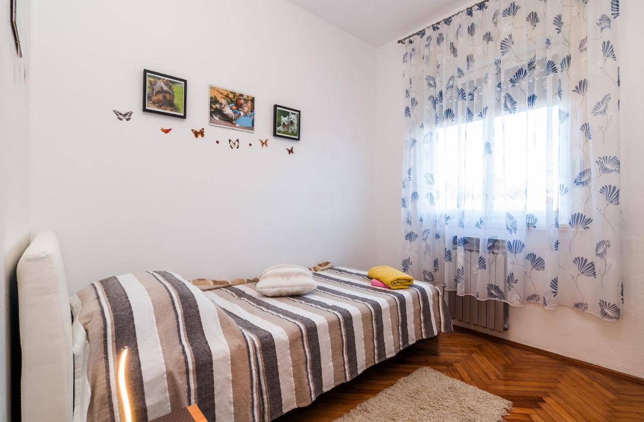Apartments For Families With Children Privlaka, Zadar - 5747 Bagian luar foto