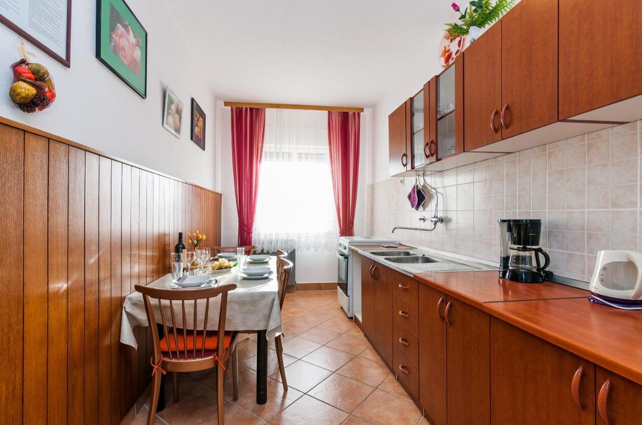 Apartments For Families With Children Privlaka, Zadar - 5747 Bagian luar foto