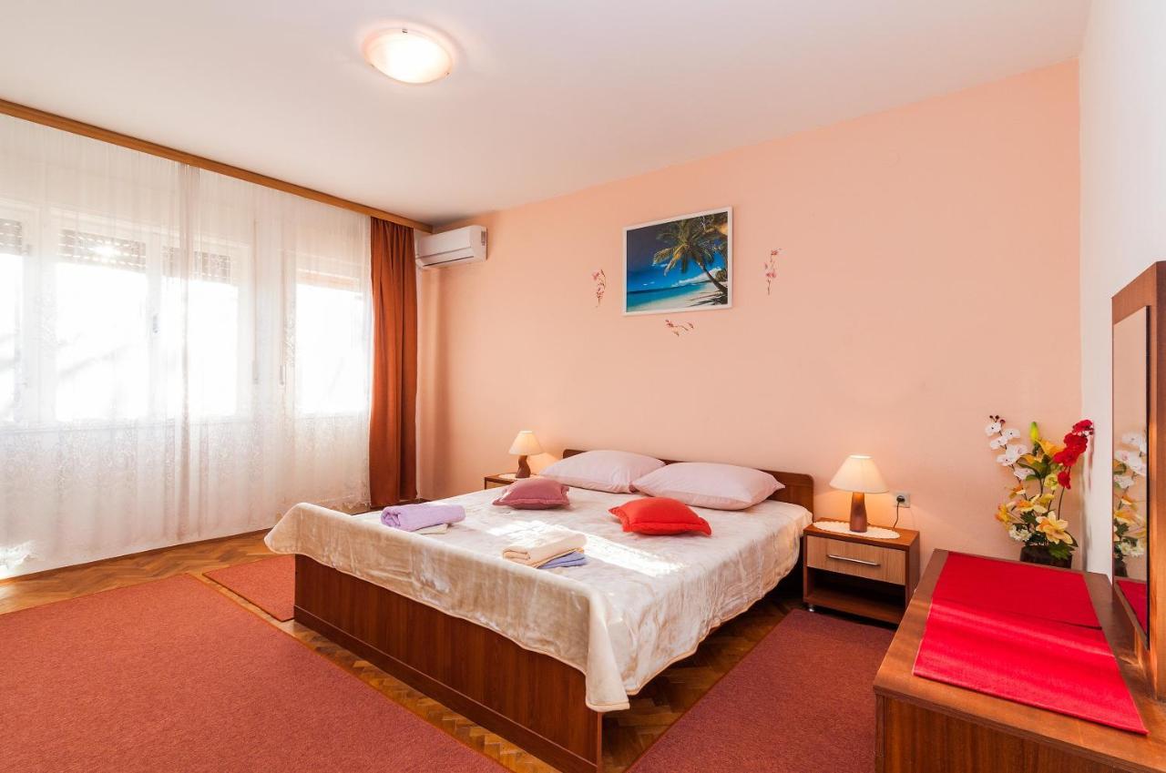 Apartments For Families With Children Privlaka, Zadar - 5747 Bagian luar foto