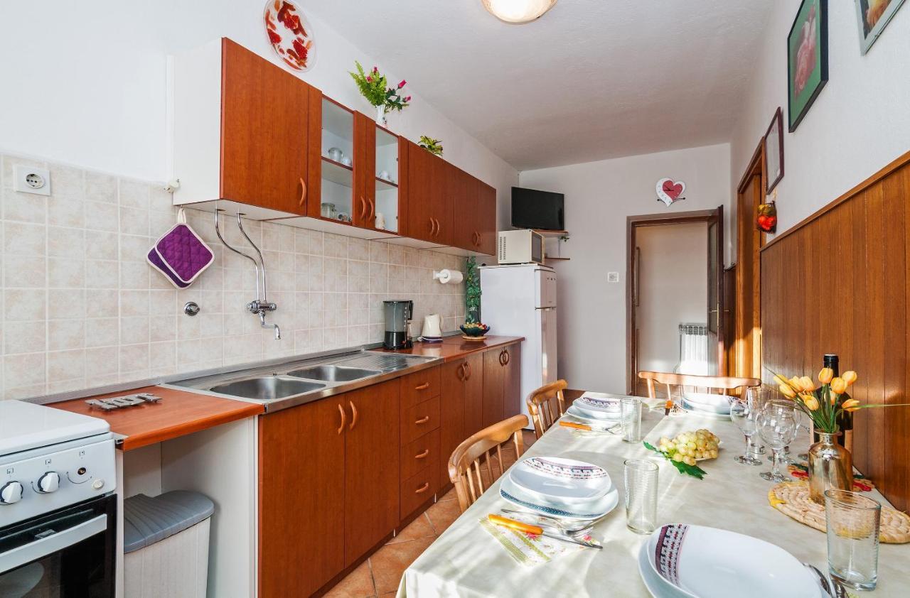 Apartments For Families With Children Privlaka, Zadar - 5747 Bagian luar foto