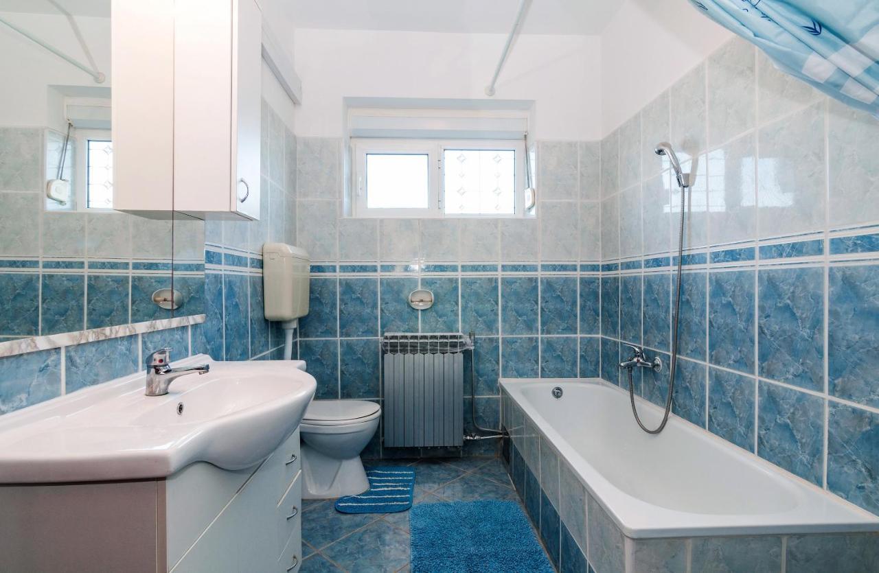 Apartments For Families With Children Privlaka, Zadar - 5747 Bagian luar foto